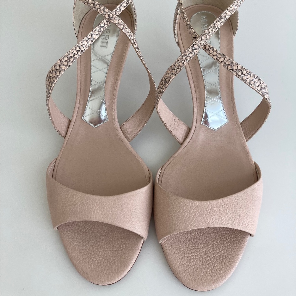 New in box women's ankle strap sandals US9.5 EU40